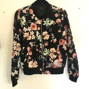LIKE NEW 🌺 Floral Bomber Sz L